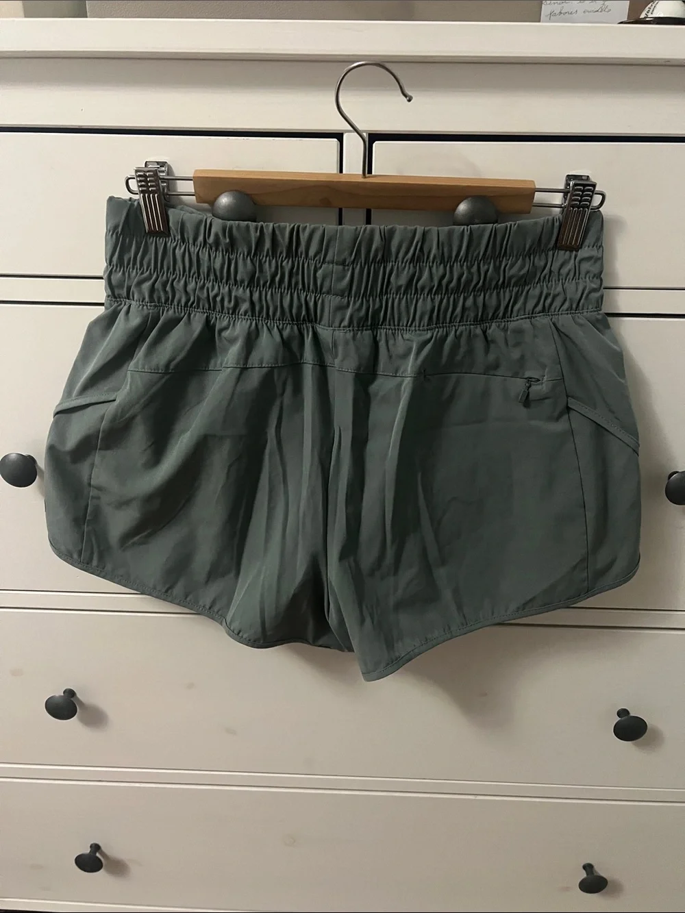 Women's High-Waist Active Shorts in Olive Green